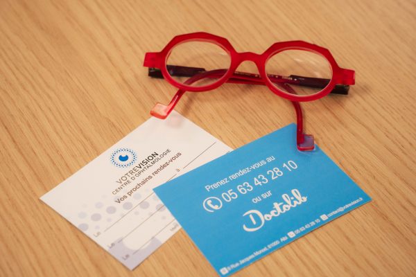 Besoin d’un rendez-vous pour vos yeux ? Doctolib ou secrétariat : comment choisir