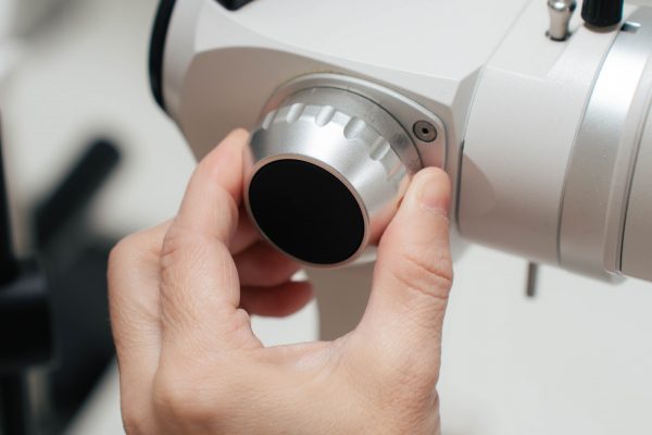 Sécheresse oculaire : symptômes, causes et conseils simples