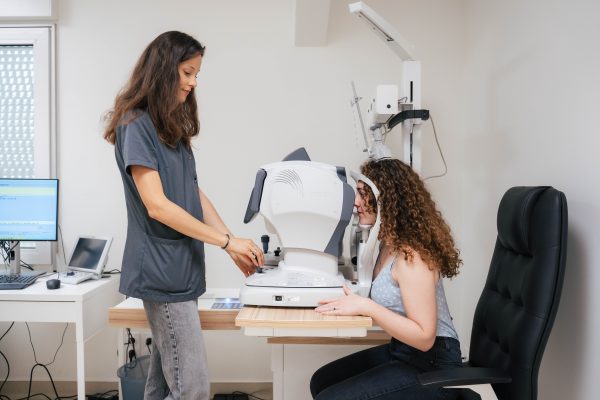 Pourquoi un contrôle ophtalmologique ne sert pas seulement à vérifier votre vision
