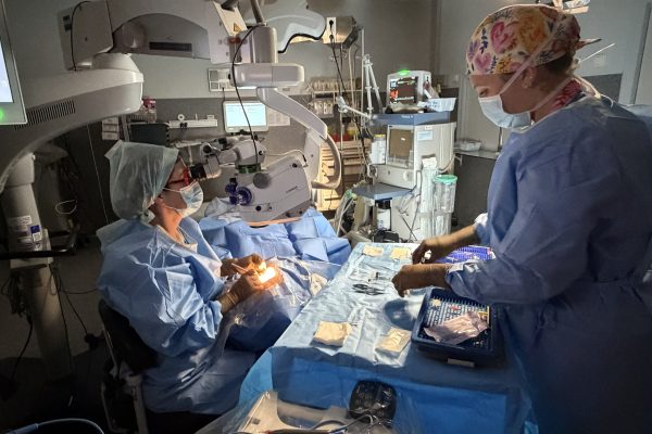 Opération de la cataracte : qui fait quoi au bloc opératoire ?